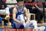 幸无大碍!段昂君三分出手后踩到摄影师一度出现崴脚 已返场作战