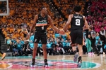 Windhorst:福克斯下半场低效 哈珀表现更好&主帅却没多给时间