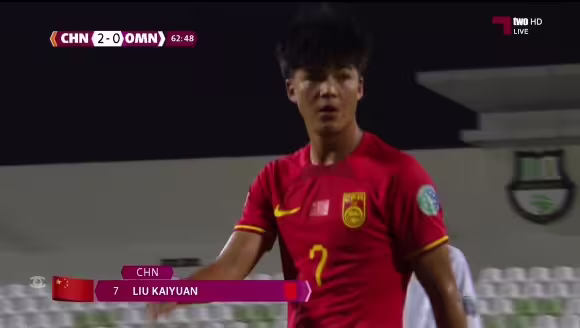 发生什么了？！边裁介入提醒，主裁直红罚下刘凯源！